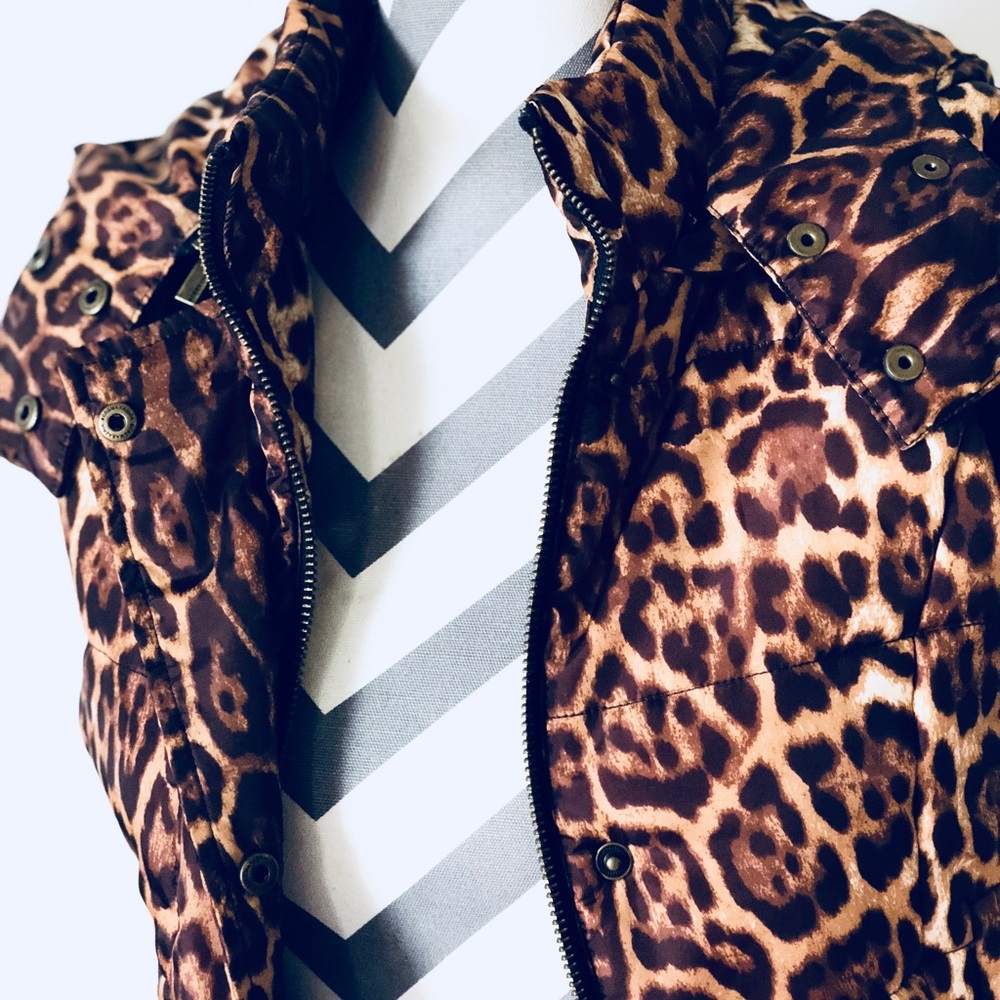 ❤️sold❤️BCBG Max Azria Leopard Quilted Hooded Vest - Picture 4 of 6